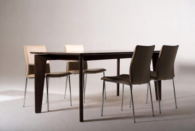 How Much Space Between Dining Chairs CM