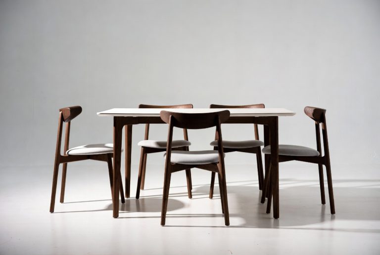 How to Choose the Best Fabric for Dining Room Chairs